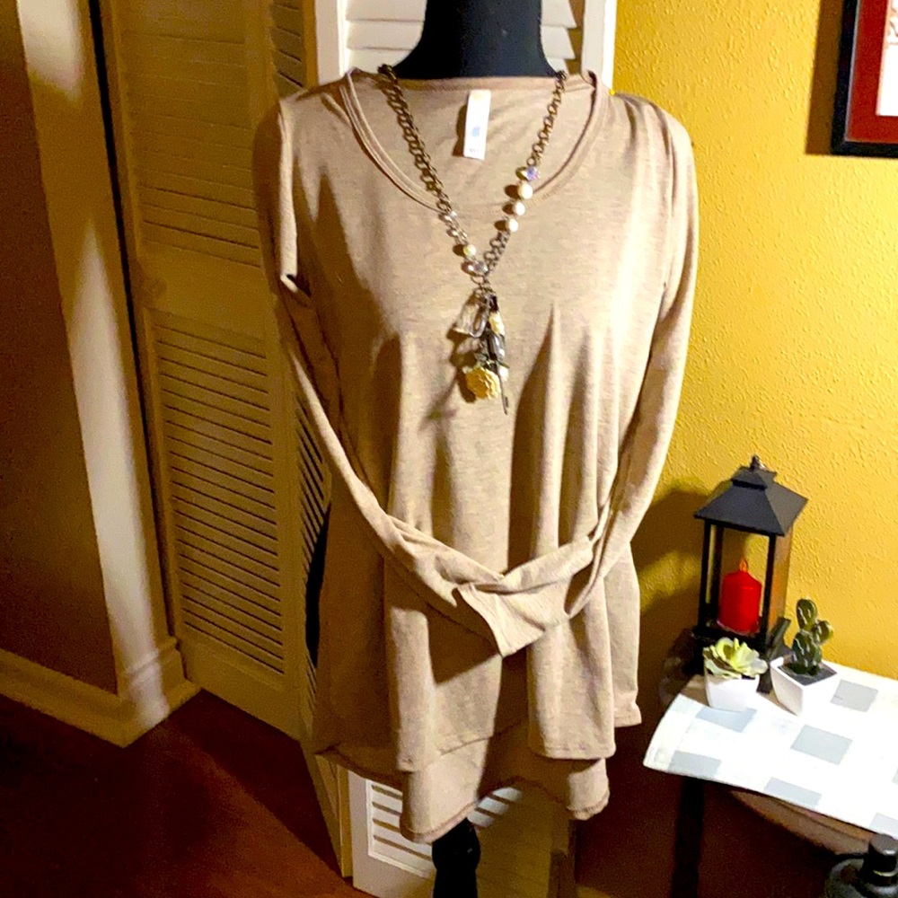 NWOT XXS Shirt wear w Leggings really cute.  SOLD